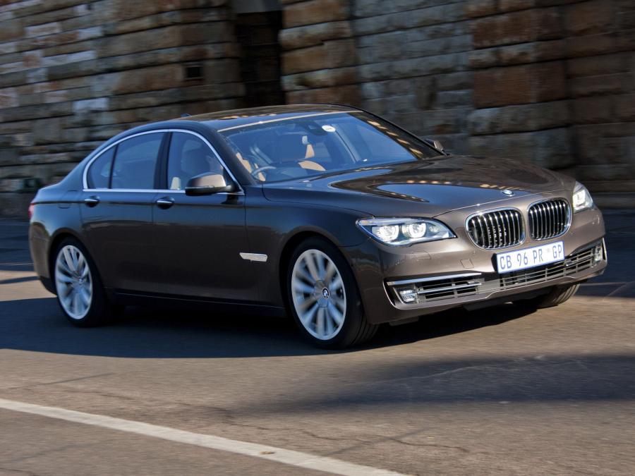  BMW 750i 2012 года  (ZA) (фото 1 из 15)